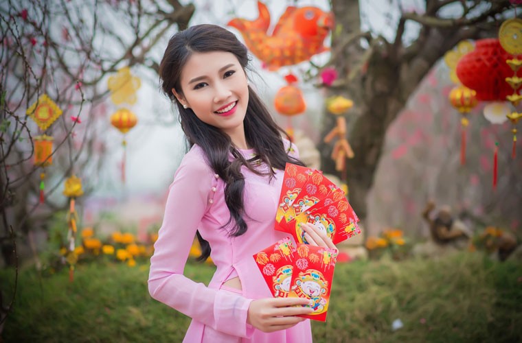 Top 5 HHVN Thanh Tu khoe sac giua vuon xuan